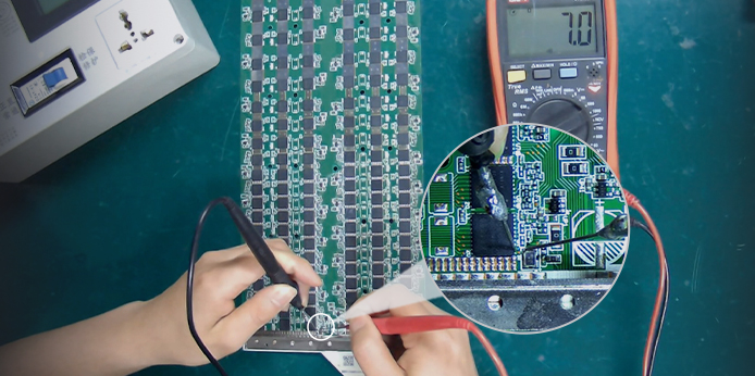 Signal connection of the ASIC chip on the Whatsminer M31 hash board