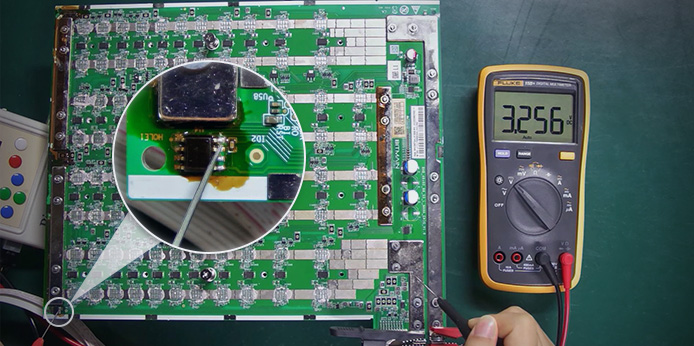 Temperature sensing circuit of Antminer KS5 hash board