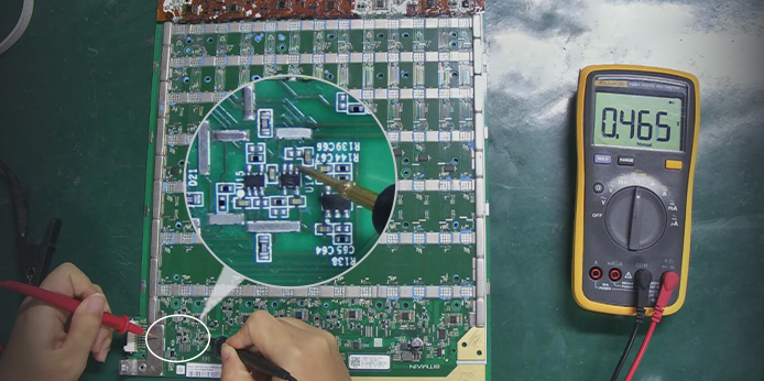 A faulty level shift chip U14 on the S21XP hash board caused 0 ASIC chips