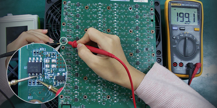 Temperature sensing circuit of S19e XP Hydro hash board